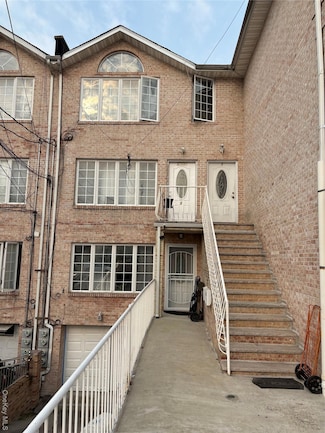 92-22 195th Place, Hollis, NY 11423