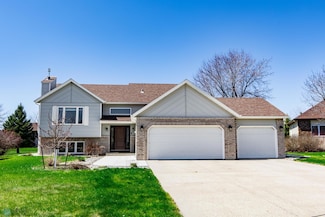 2715 33rd St S, Fargo, ND 58103
