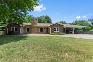 916 N Cape Rock Dr, Cape Girardeau, MO 63701