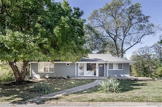 1101 W Parkedge Ln, Saint Louis, MO 63130