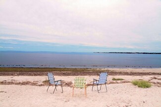 59 Bayview Ave, Fairhaven, MA 02719