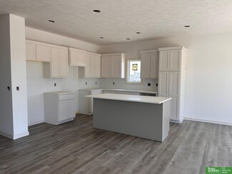 20963 Ogden St, Elkhorn, NE 68022