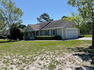 312 Foxtrace Ln, Hubert, NC 28539