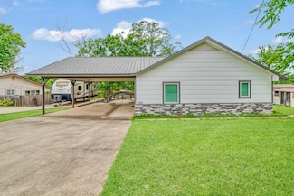 1205 Lakeside Dr, Fort Towson, OK 74735