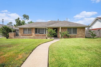 526 Baywood St, La Porte, TX 77571