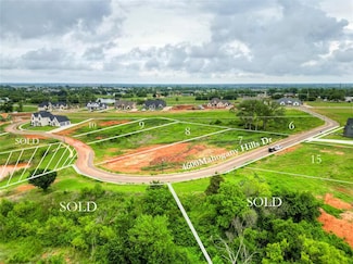 4600 Mahogany Hills Dr, Moore, OK 73160