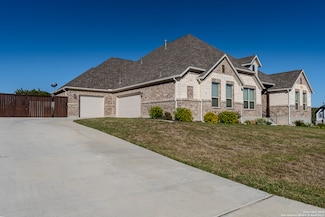 116 Moon Ln, Castroville, TX 78009