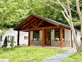 153 Hampton Creek Rd, Roan Mountain, TN 37687