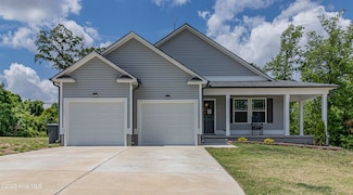205 Cedar St, Dudley, NC 28333