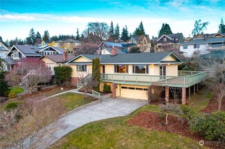 1027 15th St, Bellingham, WA 98225