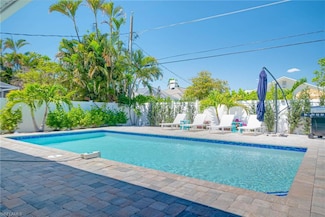 761 99th Ave N, Naples, FL 34108