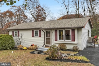 141 Navajo Dr, Auburn, PA 17922