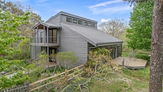 212 Charles Neck Way, Vineyard Haven, MA 02568