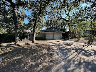 617 Forest Ln, Hurst, TX 76053