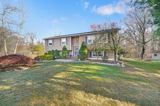 8 Green Bower Ln, New City, NY 10956