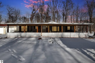 1987 W Isabella Rd, Midland, MI 48640