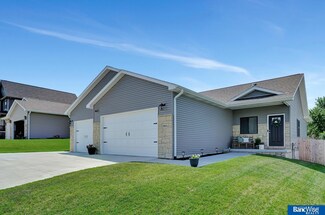 7833 Renatta Dr, Lincoln, NE 68516