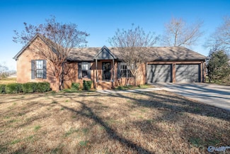 111 Greer Dr, Rogersville, AL 35652