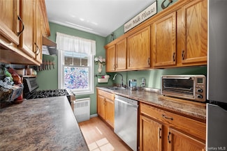 200 N Village Ave Unit E-8, Rockville Centre, NY 11570