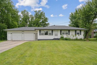3327 Ellis Rd NW, Cedar Rapids, IA 52405