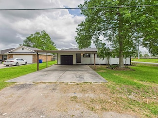 1519 Spring St, Nederland, TX 77627