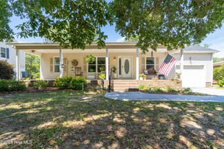 307 Norton St, Oak Island, NC 28465