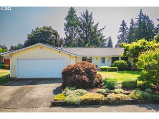 19124 NE Clackamas St, Portland, OR 97230