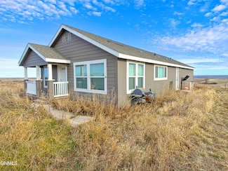 5632 Bailey Ave, Williston, ND 58801