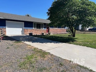 405 Live Oak Ave, Marsing, ID 83639