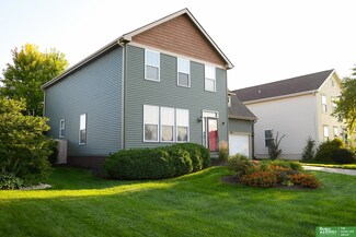1105 Stony Point Dr, Papillion, NE 68046