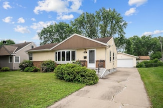 1306 Ryan Ave W, Saint Paul, MN 55113