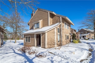 1113 Veech Ln, Hidden Valley, PA 15502