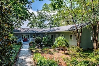 922 Blueberry Point Rd, White Stone, VA 22578