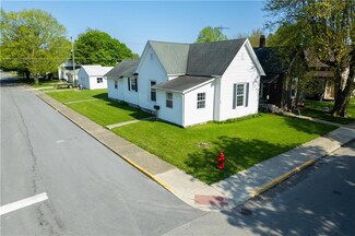 437 N East St, Tipton, IN 46072