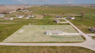 1818 Elk Horn Ct, Pella, IA 50219