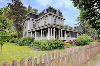 150 Congress Ave, Providence, RI 02907