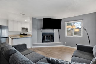 10590 Navajo Rd, Apple Valley, CA 92308