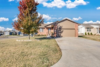 809 Cherrywood Ct, Andover, KS 67002