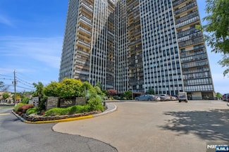 300 Winston Dr Unit DR2908, Cliffside Park, NJ 07010