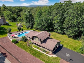 193 Ye Old Hauto Rd, Tamaqua, PA 18252