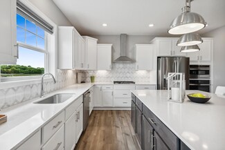 8705 Periwinkle Blvd, Woodbury, MN 55129