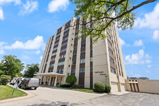 141 N La Grange Rd Unit 201, La Grange, IL 60525