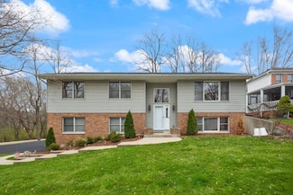 727 Old Hunt Rd, Fox River Grove, IL 60021