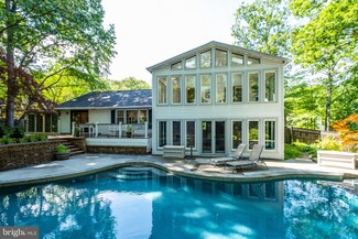 9030 Edgepark Rd, Vienna, VA 22182