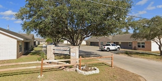 201 Springfield Rd, San Diego, TX 78384