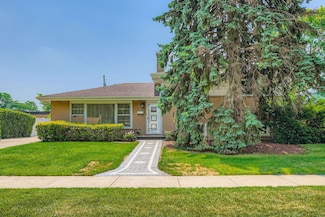 2739 Pauline Ave, Glenview, IL 60025