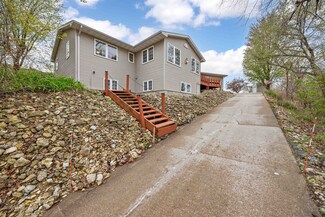 20806 263rd St, Manchester, IA 52057