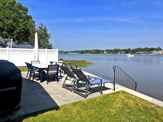 24 Cove St, Wareham, MA 02532