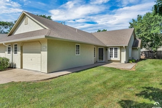 2746 Chipperfield Rd, Lawrence, KS 66047