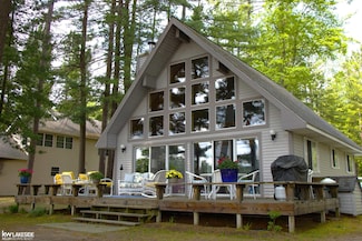 3334 E Pinecrest Dr, Gladwin, MI 48624